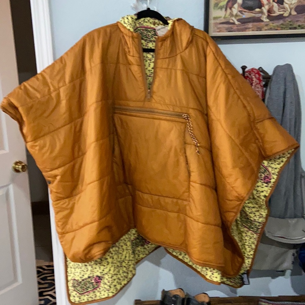 We The Free Quilted Poncho/ML